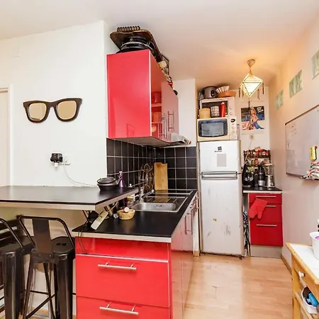 Very Nice 39m Located In Bagnolet! *
